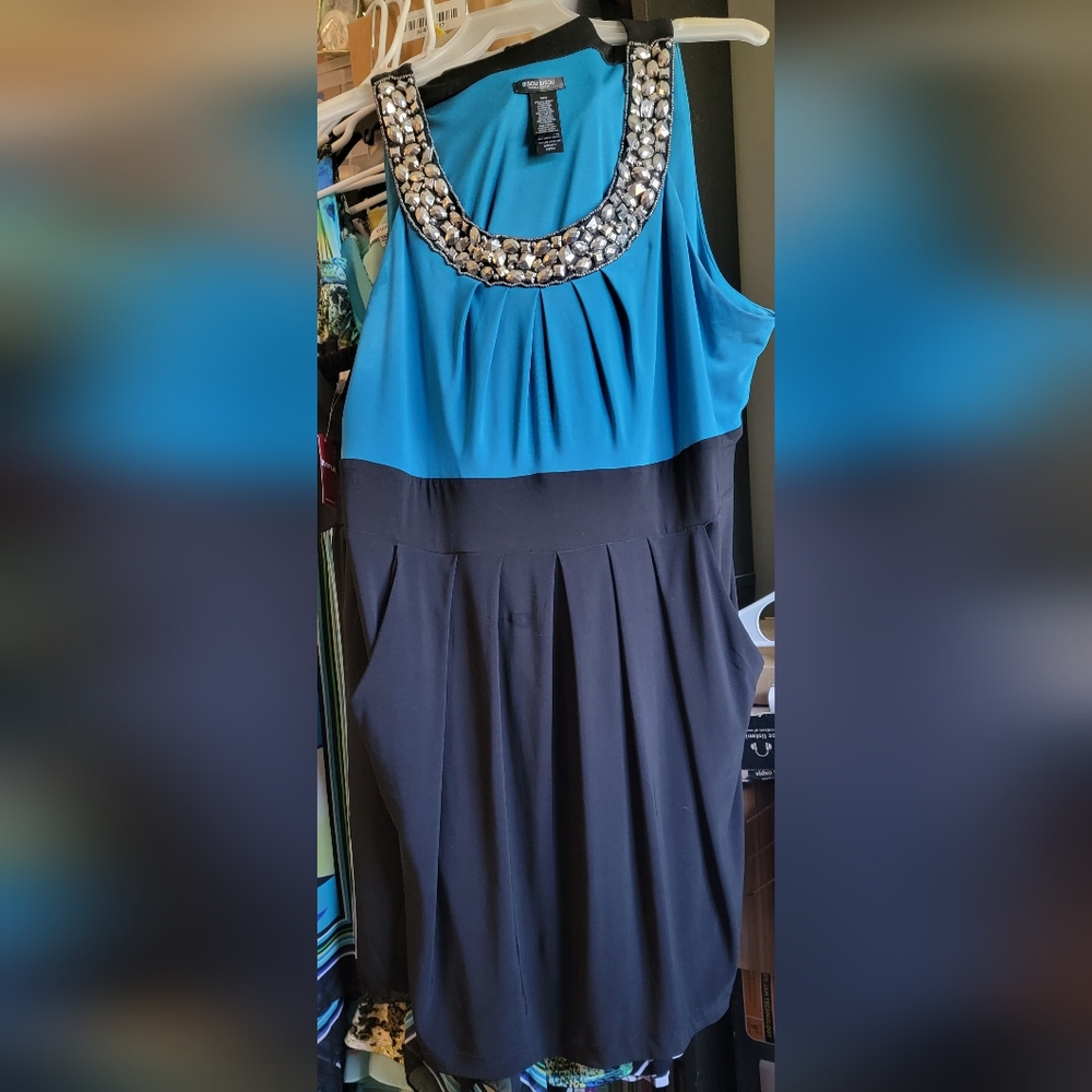 Knee length with pockets! Size 24W